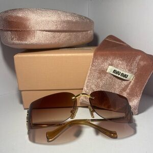 Miu Miu A51S Runway Sunglasses 🌸